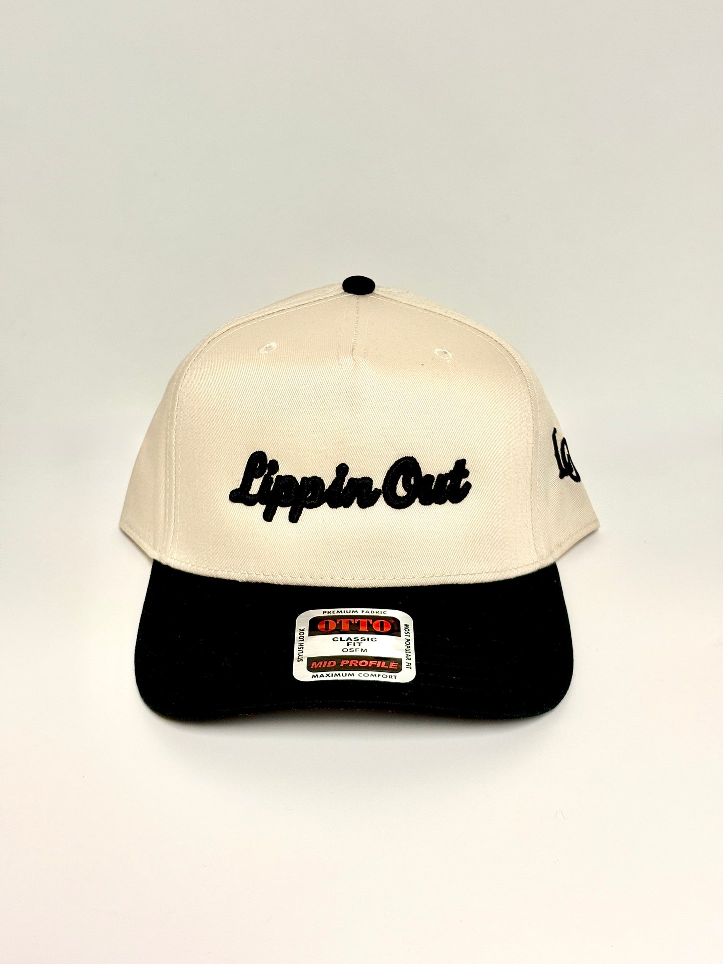 “Lippin Out” Black & Off White snap