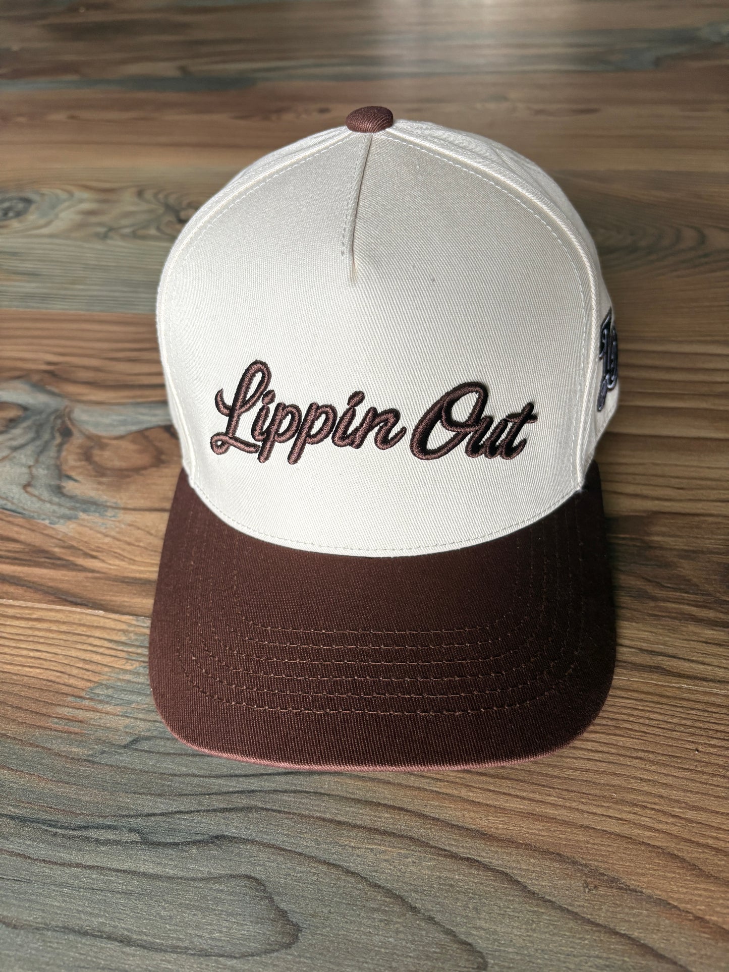 Crème & Brown Retro fit